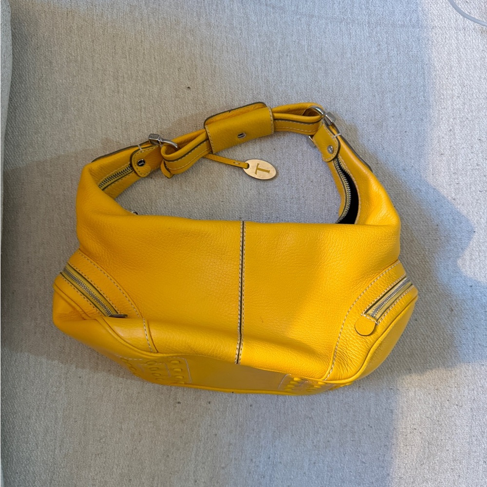 tod’s leather shoulder bag